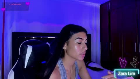 Snapshot of zaralim chatting on 22, 11, 2025 Zara Lim online show from 22, 11, 2025