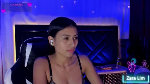 Snapshot of zaralim chatting on 3, 12, 2025 Zara Lim online show from 3, 12, 2025