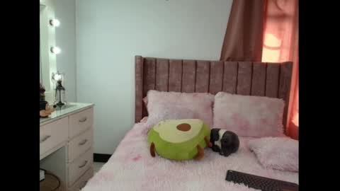 ZaraQuiinn online show from 18, 2, 2025