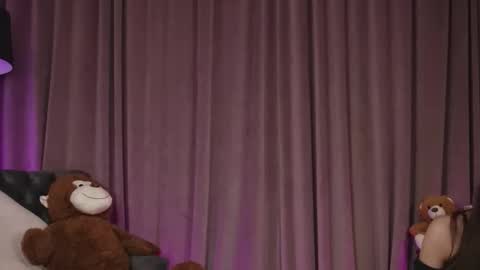 zariaavera online show from 9, 3, 2026