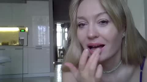 Snapshot of zarinaswift chatting on 22, 1, 2025 Zarina Swift online show from 22, 1, 2025