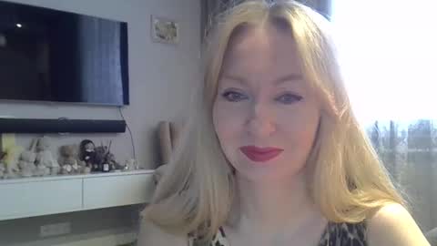 Snapshot of zarinaswift chatting on 6, 2, 2025 Zarina Swift online show from 6, 2, 2025