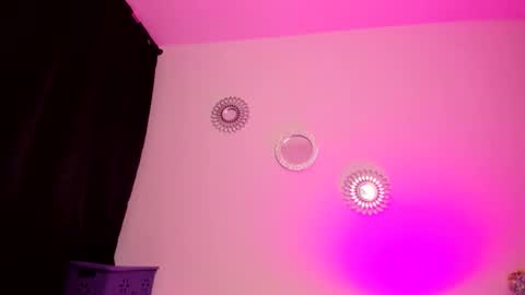 Zaritha Li online show from 6, 11, 2025