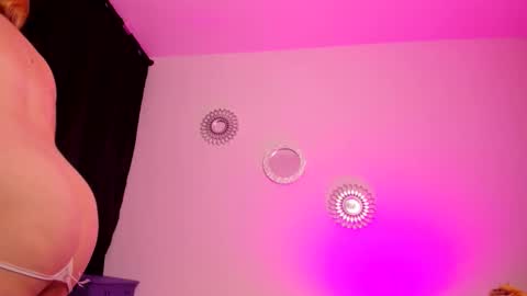 Zaritha Li online show from 8, 11, 2025