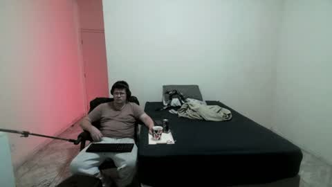 Snapshot of zehdolandia chatting on 3, 11, 2025 pervboy online show from 3, 11, 2025