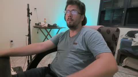 Snapshot of zehdolandia chatting on 19, 4, 2026 pervboy online show from 19, 4, 2026
