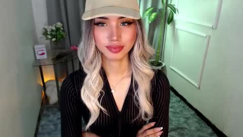 zelainalovetocum online show from 10, 2, 2025