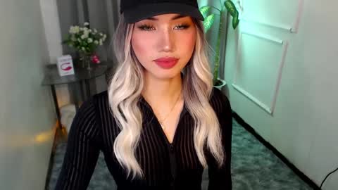 zelainalovetocum online show from 27, 2, 2025