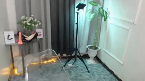 zelainalovetocum online show from 5, 3, 2025