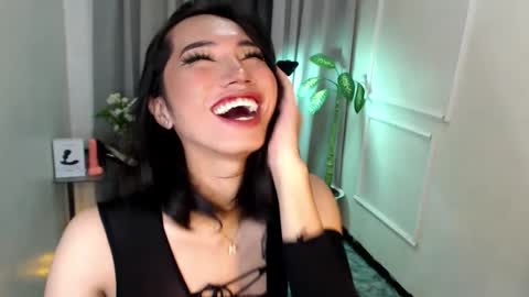 zelainalovetocum online show from 5, 3, 2025