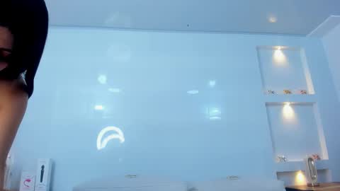 Zenda Evans online show from 5, 12, 2025