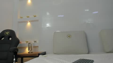 Zenda Evans online show from 17, 4, 2026