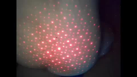 Snapshot of zeroandhero chatting on 12, 10, 2025 zero online show from 12, 10, 2025