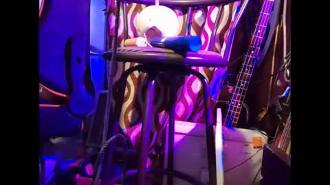 Snapshot of zeroandhero chatting on 21, 12, 2025 zero online show from 21, 12, 2025