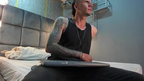 Snapshot of zeta_fox99 chatting on 9, 11, 2025 zeta fox99 online show from 9, 11, 2025