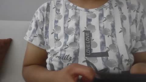 Snapshot of zeyzeysuuuu chatting on 19, 10, 2025 zeyzeysuuuu online show from 19, 10, 2025