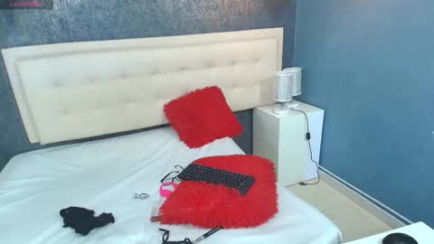 ZHAMIRA  ANDRES online show from 9, 11, 2025