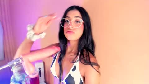 Snapshot of zia_cooper chatting on 15, 10, 2025 ZIA online show from 15, 10, 2025