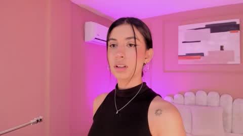 Snapshot of zia_cooper chatting on 18, 11, 2025 ZIA online show from 18, 11, 2025