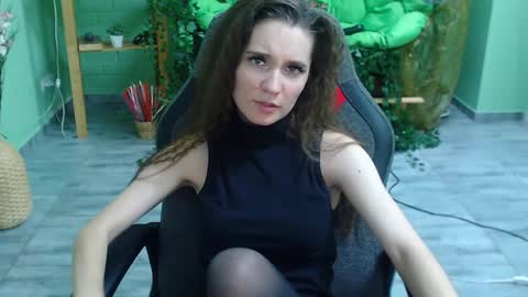 zianichols online show from 6, 2, 2025