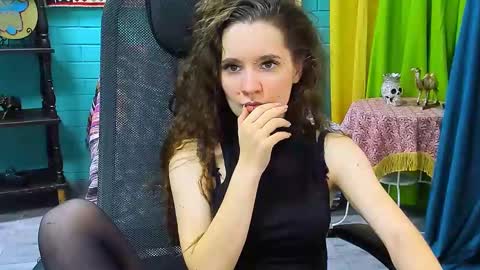 zianichols online show from 12, 2, 2025