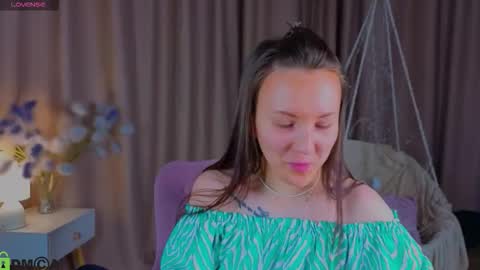 Zlata  Mon Tue Thu Fri Sun Sa GMT 3 0000pm - 0600pm  online show from 4, 10, 2025