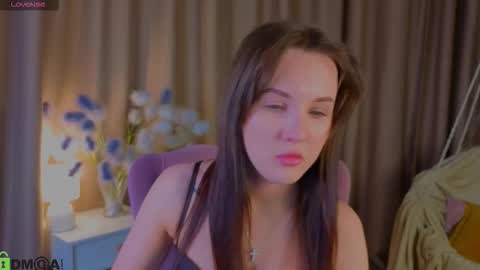 Zlata  Mon Tue Thu Fri Sun Sa GMT 3 0000pm - 0600pm  online show from 26, 10, 2025