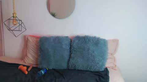 zoe__baker online show from 20, 4, 2026