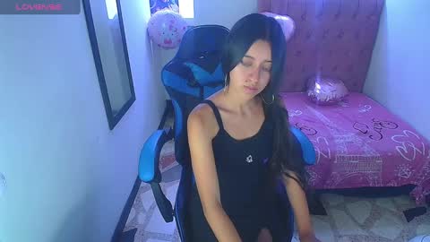 Snapshot of zoe_connor19 chatting on 8, 2, 2025 Z O E online show from 8, 2, 2025