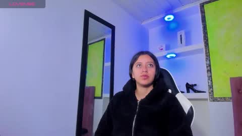 Snapshot of zoe_connor19 chatting on 8, 11, 2025 Z O E online show from 8, 11, 2025