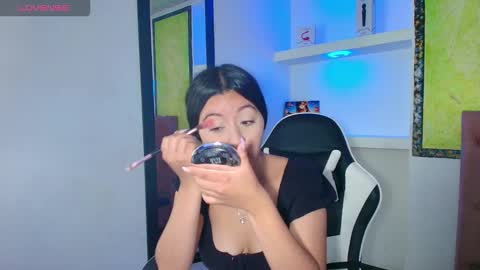 Snapshot of zoe_connor19 chatting on 18, 11, 2025 Z O E online show from 18, 11, 2025