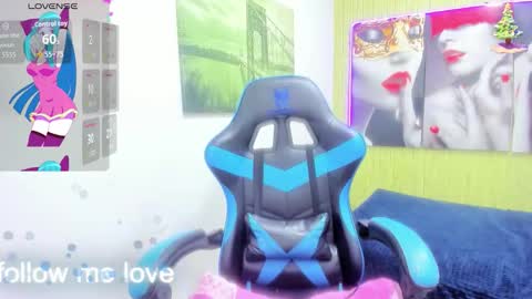 Snapshot of zoe_connor19 chatting on 4, 12, 2025 Z O E online show from 4, 12, 2025