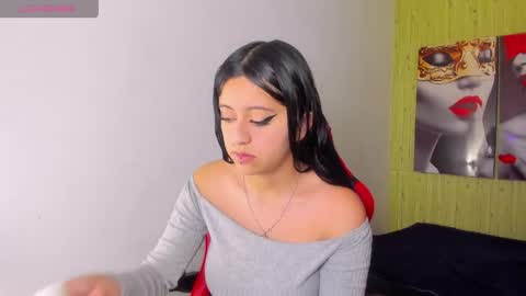 Snapshot of zoe_connor19 chatting on 29, 5, 2026 Z O E online show from 29, 5, 2026