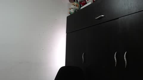 Snapshot of zoe_khall chatting on 29, 11, 2025 ZOE online show from 29, 11, 2025