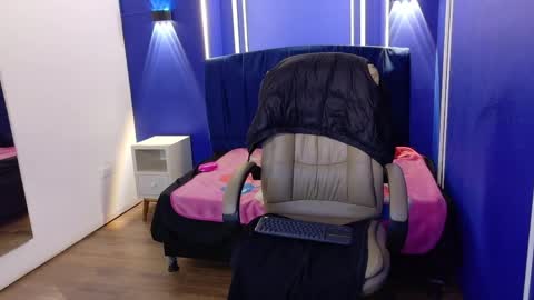 zoe  online show from 27, 3, 2026