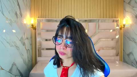 Snapshot of zoe_r_ chatting on 24, 10, 2025 Zoe online show from 24, 10, 2025