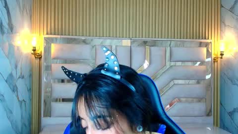 Snapshot of zoe_r_ chatting on 28, 10, 2025 Zoe online show from 28, 10, 2025