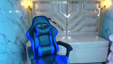 Snapshot of zoe_r_ chatting on 8, 11, 2025 Zoe online show from 8, 11, 2025