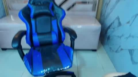 Snapshot of zoe_r_ chatting on 13, 11, 2025 Zoe online show from 13, 11, 2025