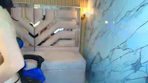 Snapshot of zoe_r_ chatting on 15, 11, 2025 Zoe online show from 15, 11, 2025