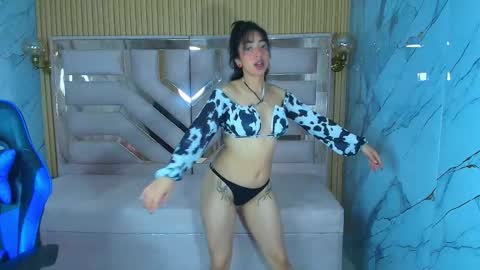 Snapshot of zoe_r_ chatting on 21, 11, 2025 Zoe online show from 21, 11, 2025