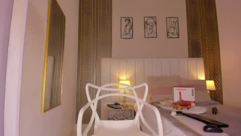 Hi guys i am Zoe  online show from 4, 4, 2026