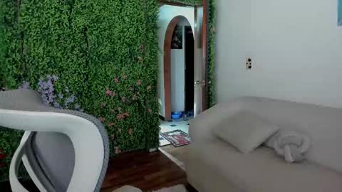 Snapshot of zoe_wattson chatting on 9, 11, 2025 Zoe online show from 9, 11, 2025