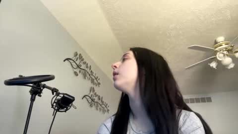 zoeapolo online show from 2, 4, 2026