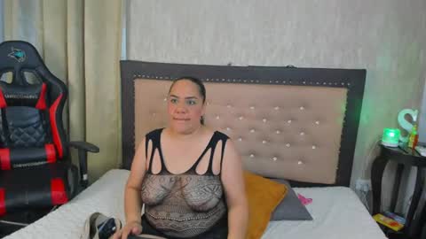 zoedeleon online show from 12, 7, 2026