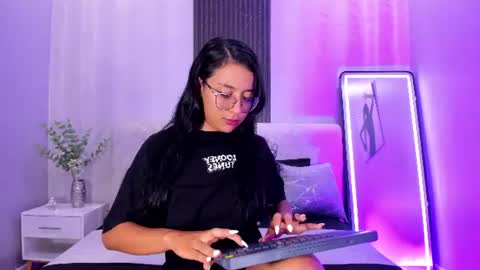 Snapshot of zoee_martins_ chatting on 9, 7, 2026 Zoe 3 online show from 9, 7, 2026