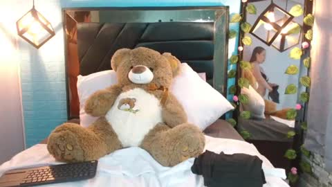 zoeemiller online show from 18, 9, 2025