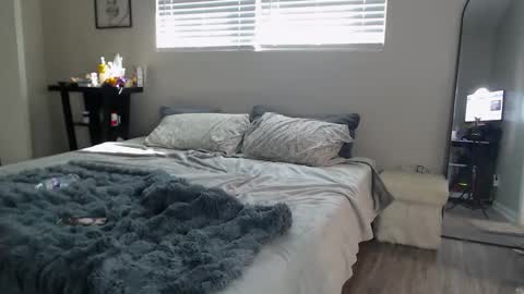 zoeemonroe online show from 19, 10, 2025