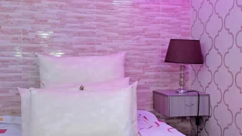 ZoeeSmitth online show from 8, 3, 2025