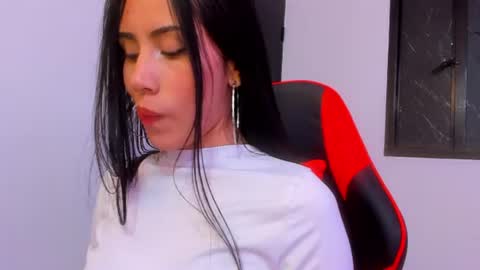 Snapshot of zoegp chatting on 16, 7, 2026 Laura online show from 16, 7, 2026
